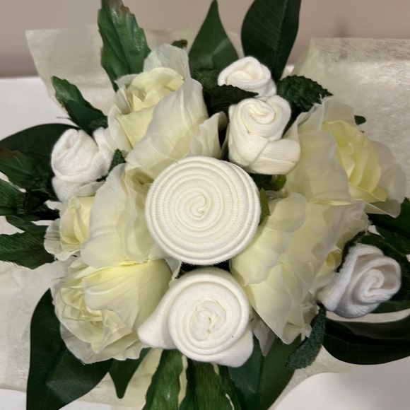 Baby Blooms Gender Neutral Baby Gift Set Flower Bouquet! - Picture 7 of 8